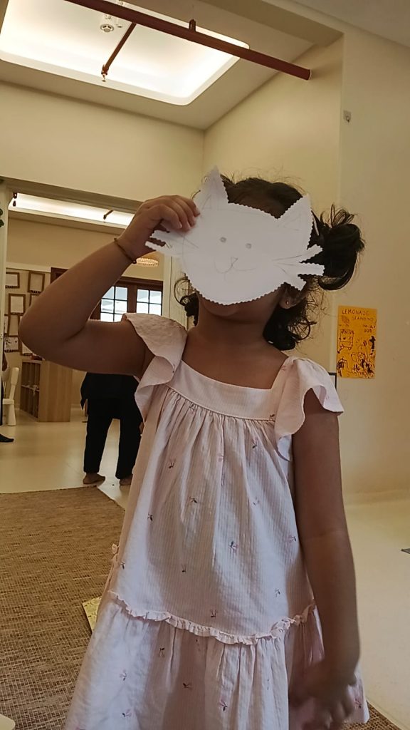 Toddler exploring materials with their hands at Circles & Cycles, Bandra